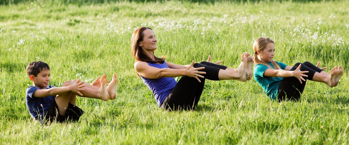 Good Night Yoga: A Pose-by-Pose Bedtime Story: Gates, Mariam